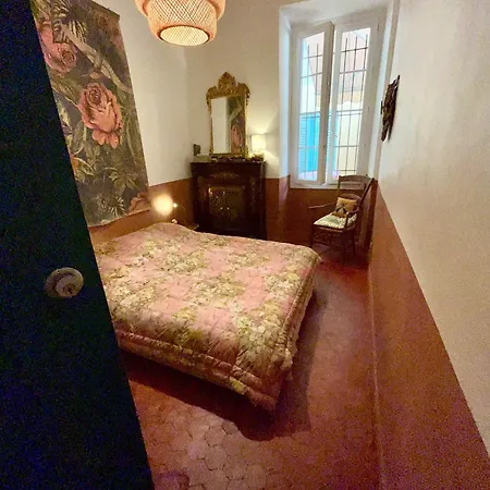 Grand Port De Appartement